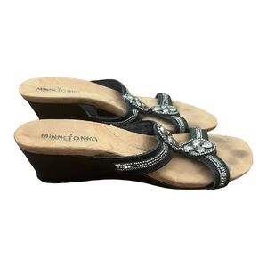 Minnetonka leather wedge heel sandal size 9